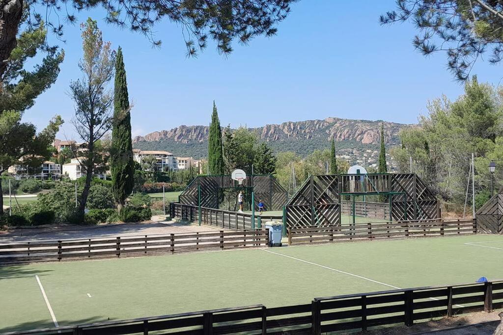 Saint-Raphaël Dans Un Cadre D'Exception, Vue Mer Panoramique A Agay Cote D'Azur, Village Vacances Cap Esterel, T2 Avec Jardin, Golf, Climatisation, Wifi, 5 Piscines מראה חיצוני תמונה